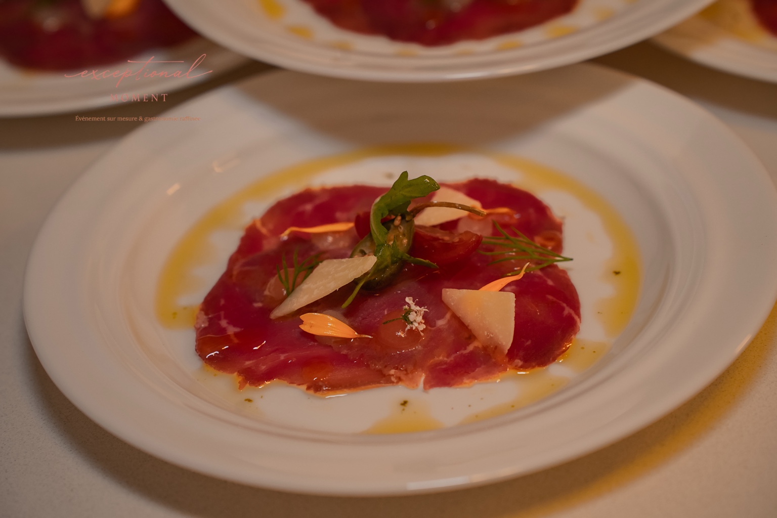Carpaccio dressé & condiments délicats — Entrée à l’assiette