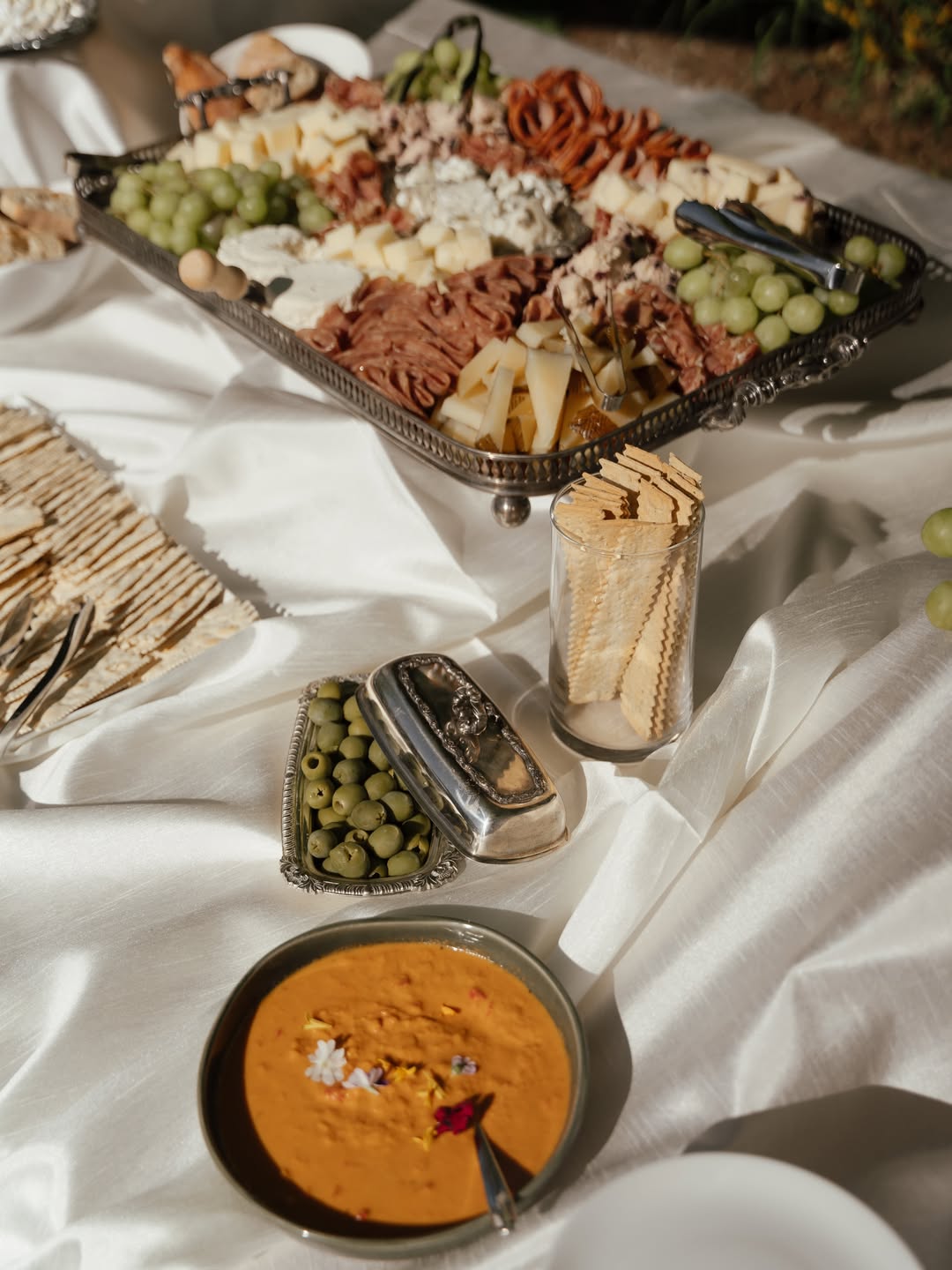 Buffet de charcuteries, fromages & condiments — Buffet de réception