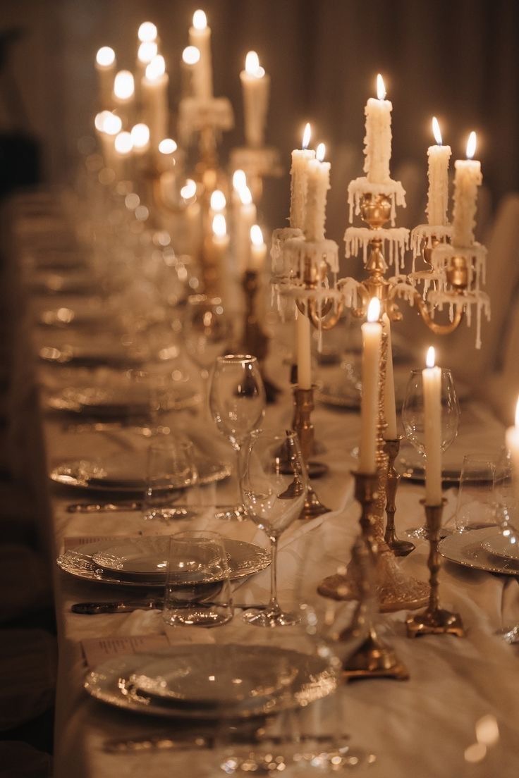 Chandeliers de cristal & lumière ambrée — Mise en lumière